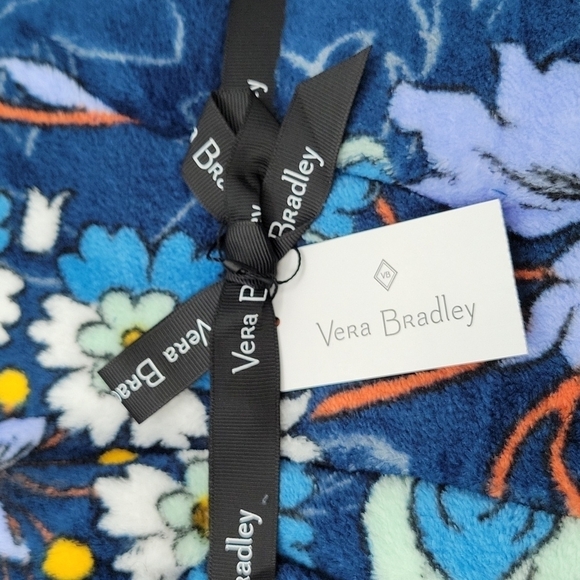 Vera Bradley floral bursts throw blanket - Picture 4 of 5